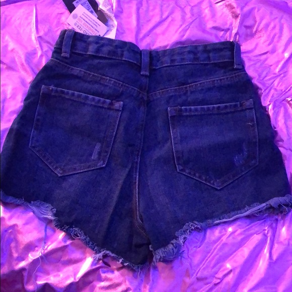 Brand new denim shorts - Picture 2 of 3